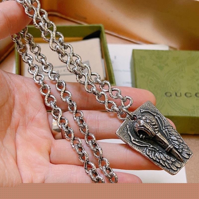 G*u*i necklaces